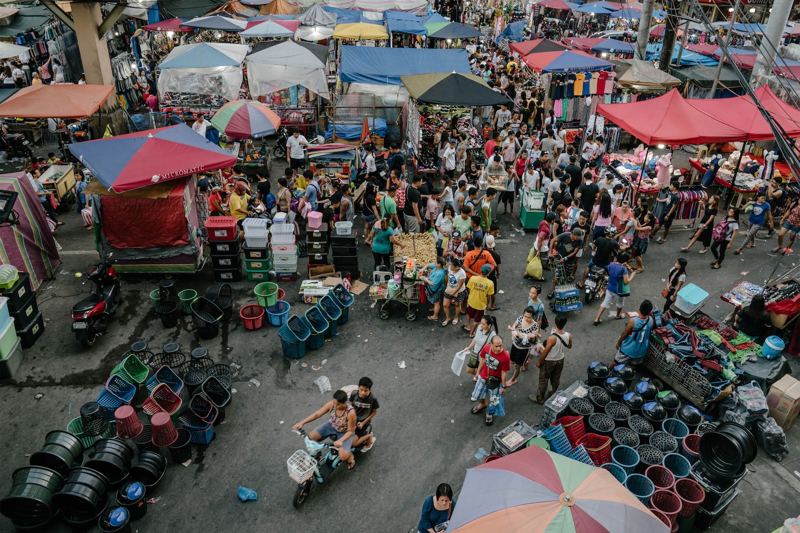 熱鬧的 Divisoria 市場航拍