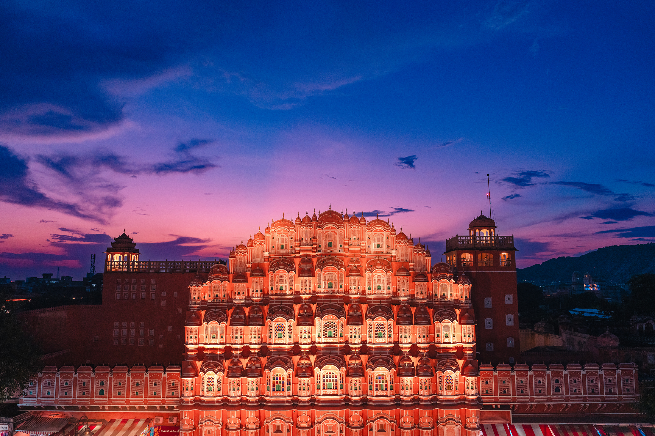 Night shot of Hawa Mahal